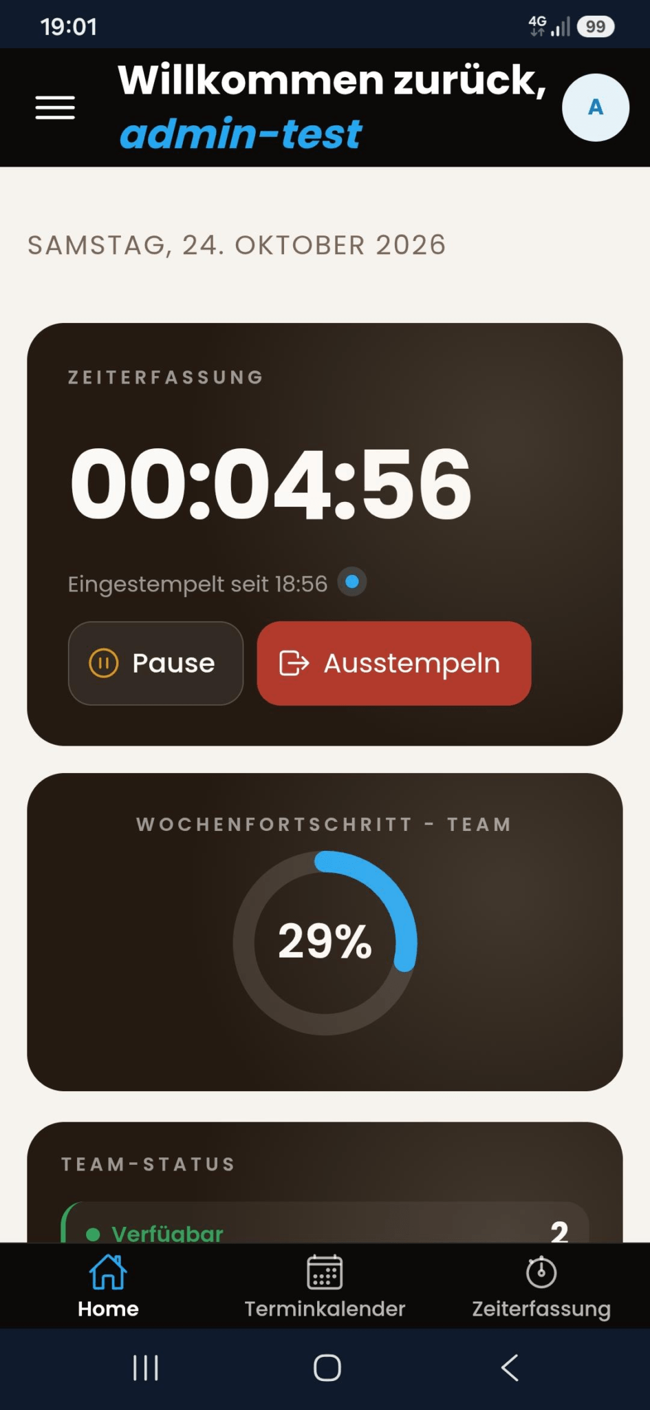 Werki auf dem Smartphone: Startseite mit Stempeluhr, Wochenfortschritt des Teams und Team-Status
